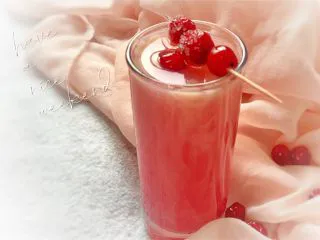 粉红夏日饮品,完成