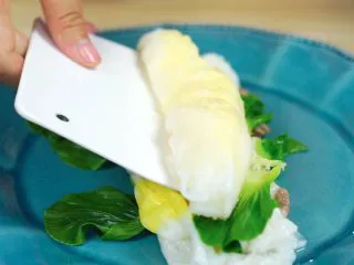 必吃的广东小吃——广州肠粉,装盘