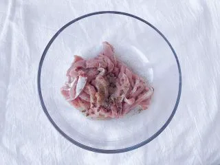 馋哭小孩的灵魂小酥肉,花椒粉料酒适量