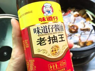 家常菜+酱骨肉,加适量老抽王，不能太多哦