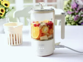 时令水果养生茶,启动炖煮模式，开始煮茶，煮沸后再煮3分钟即可。