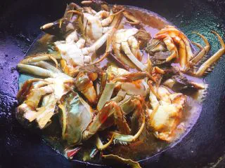 家常菜+红烧大闸蟹,加适量清水