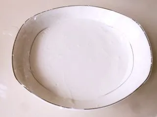 老北京小吃十三绝—驴打滚,把糯米面和水混合成顺滑的浆糊状