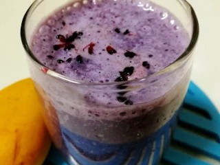 果粒奶昔【香蕉桑葚+香蕉芒果】,香蕉桑葚果粒奶昔。