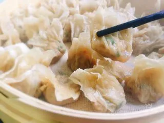 福州特色小吃+肉燕,蒸好直接吃也非常香，如果做多了，凉透后装入保鲜盒放冷藏保存，随取随煮，无需解冻