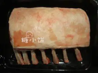 盐焗风味烤羊排,买来的羊排 ，我没切开，也可以切成小块.