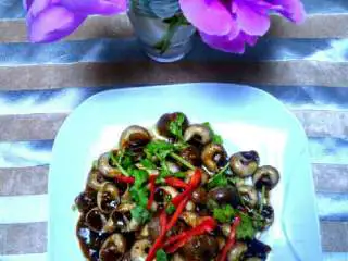 #烟台特色小吃，酱爆海蚍蛴#,一盘味道鲜美，酱香味浓厚的海蚍蛴就出锅喽