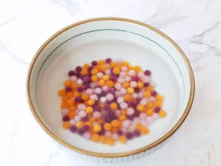 牛奶咖啡果冻,捞出过凉水