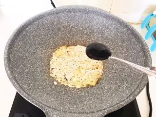 超级下饭菜 油焖尖椒,加入1勺蚝油