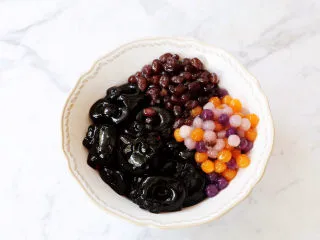 牛奶咖啡果冻,加入蜜豆