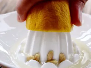 三色冰水果汁,挤压出汁水