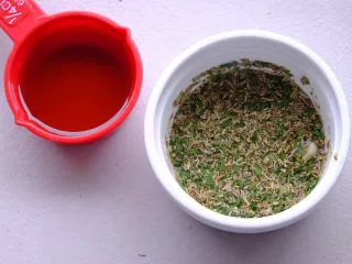 秘制异国风味鸡胸肉腌料&绝佳搭配 （减肥必备）,然后准备橄榄油 1/4杯