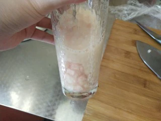 柠檬蜜桃养乐多—夏天的快乐,倒入养乐多