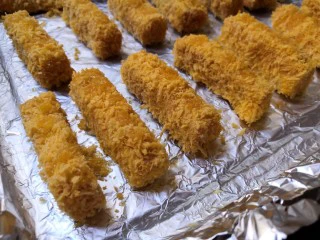 十味 香酥南瓜条,最后再在南瓜条上滴入几滴油。