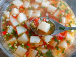 特色小吃米豆腐,好好吃，酸辣口味