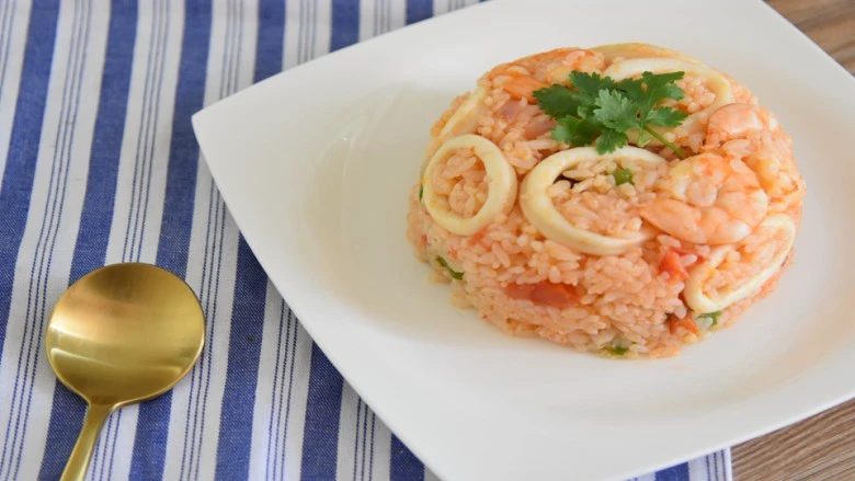茄味海鲜炒饭—来一碗西班牙风味的海鲜炒饭，为你的主队打Call吧