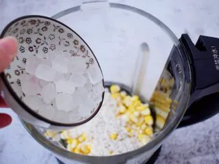 香浓奶香玉米汁,加入冰糖