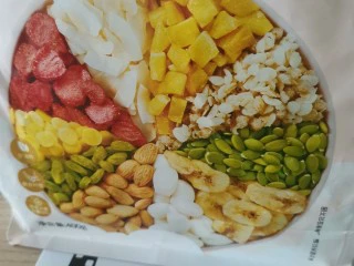 蓝莓麦片酸奶杯,准备水果麦片