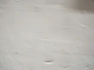 山西太原特色小吃，羊肉手抓饼,擀成薄薄的面皮。