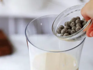 茶冻撞珍珠奶茶,再加入免煮珍珠