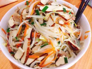 福州特色小吃+炸春卷,装碗里自然放凉,不烫手时再包