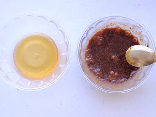 秘制异国风味鸡胸肉腌料&绝佳搭配 （减肥必备）,混合液状和粉状材料后 照例蜂蜜要最后加 因为太难搅拌