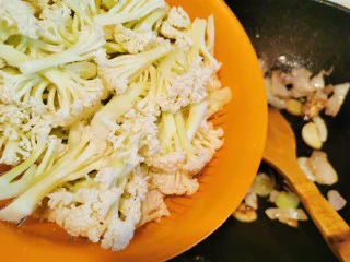 快手菜~干锅菜花,加入菜花