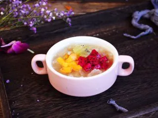 百变水果 三色水果银耳粥,成品图。
