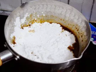 自制脏脏珍珠奶茶奶盖,再加入木薯粉