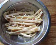 传统水煮牛肉,竹笋洗净切段