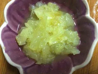 泰国风味凉拌菜,柠檬去皮切小块去籽备用