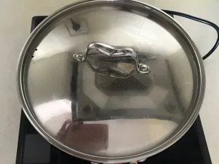 东北风味 密制香辣大肋排,盖上锅盖,发货烧开后小火慢烧35分钟