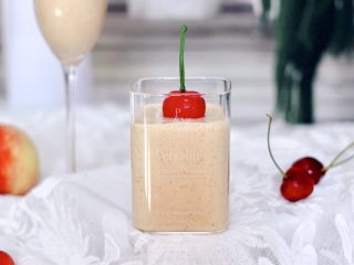 水蜜桃车厘子奶昔,颜值担当的水蜜桃车厘子奶昔就做好了，放到冰箱冷藏一下，口感会更好。 