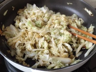 快手～醋熘白菜,炒到如图中状态的时候。