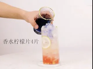 网红银河系冰茶，酷夏ING,加入香水柠檬片