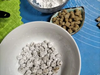 红糖珍珠奶茶,碗里也放点木薯粉