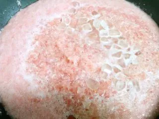 柚子茶/果酱,加入适量冰糖