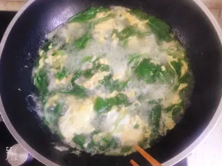 粉鸡汤(阜阳特色小吃),煮至鸡蛋熟透关火