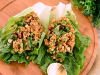 东北经典传统小吃:东北饭包,包上生菜食用即可