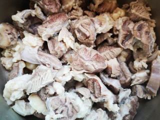 秘制红烧牛肉,焯水