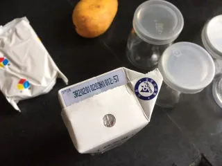 草莓布丁+芒果布丁,准备需要的食材（草莓准备的不多，被小偷偷吃完了😢）