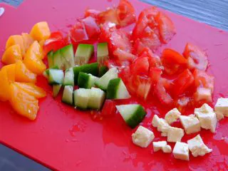 秘制异国风味鸡胸肉腌料&绝佳搭配 （减肥必备）,准备Salsa酱的材料 可以和前面沙拉用一样的 但是要切成丁状哦