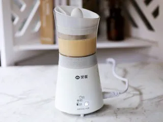 芋泥波波奶茶,盖上茶网，启动奶茶功能开始制作奶茶，大约25分钟后，奶茶制作完成