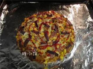 烟熏风味BBQ烤鸡肉披萨,送入预热好200度的烤箱中层烤15-20分钟。