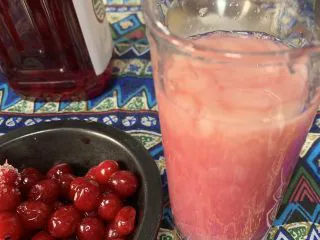 粉红夏日饮品,放养乐多