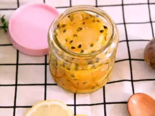 世界杯饮品特辑——百香果柠檬蜂蜜,密封，放入冰箱，三天后即可泡水饮用