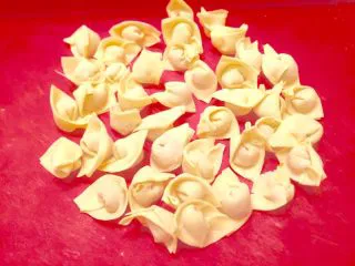 乡味~重庆小吃红油抄手,可以放冰柜冷冻起来,想吃随时可以煮着吃。