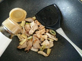 #猪年#辣椒炒肉,加生抽提味