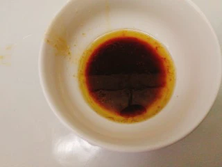 家常菜+梅菜扣肉,滤掉汤汁在另一个碗里备用