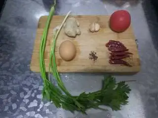 辣番茄风味汤面,准备好食材，洗净，沥水，备用。